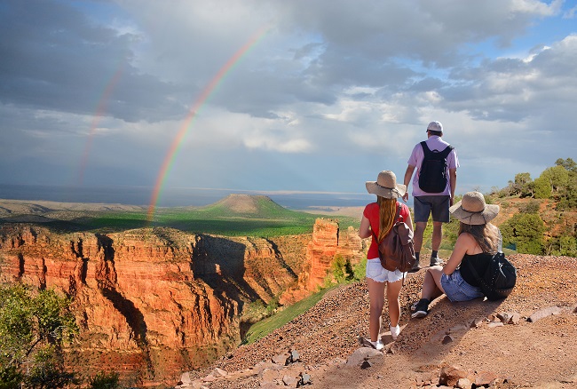 image of family visiting grand canyon on locum tenens assignment